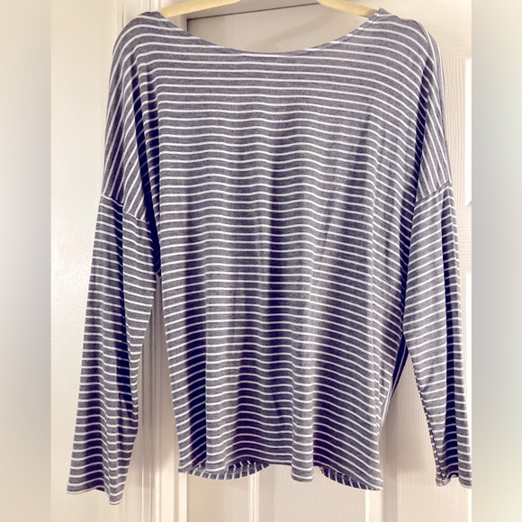 White Birch Striped Top Long Sleeve Open Back Size Small - Picture 3 of 6
